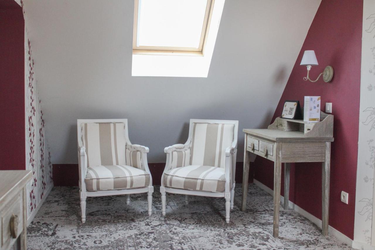 Logis Hotels Chateau De La Barge Chaintre Bagian luar foto