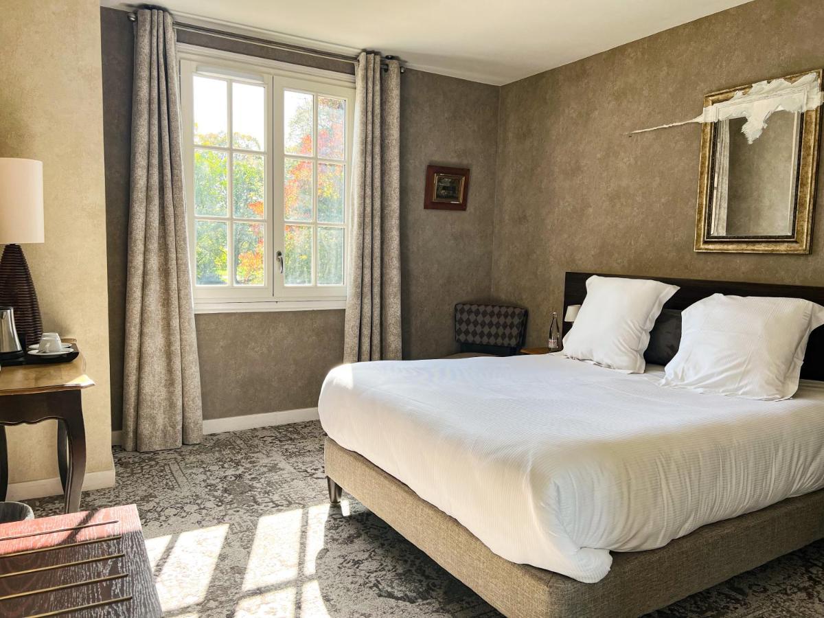 Logis Hotels Chateau De La Barge Chaintre Bagian luar foto