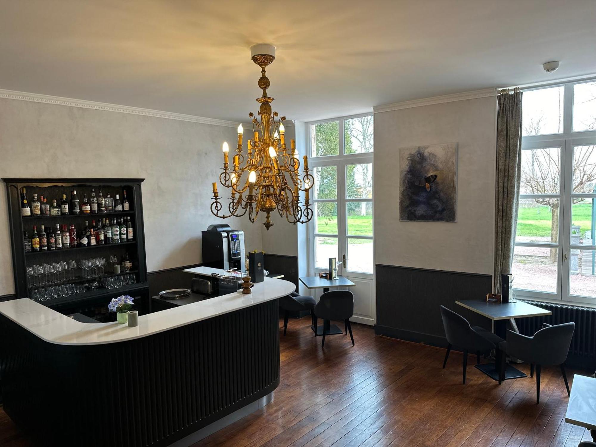 Logis Hotels Chateau De La Barge Chaintre Bagian luar foto